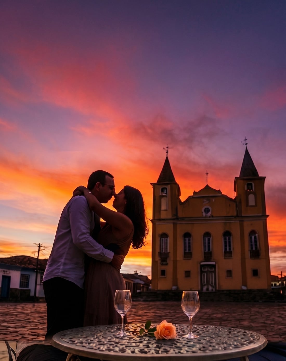 Ana Clara e Cédrique ao pôr do sol na Igreja de Santa Branca