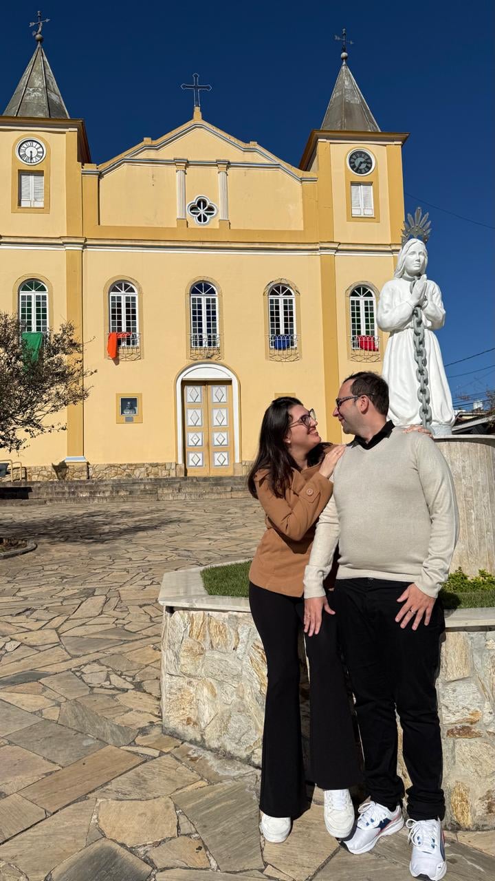 Ana Clara e Cédrique na Igreja Matriz de Santa Branca